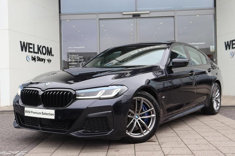 Zwart Gebruikt 2021 BMW 530 Executive Sedan | € 39.950 (Eerlijke prijs) - Afbeelding 1/4