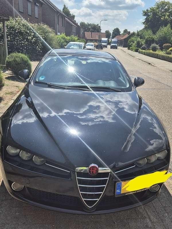 Zwart Gebruikt 2005 Alfa Romeo 159 Distinctive Sedan | € 3.250 (Eerlijke prijs) - Afbeelding 1/4