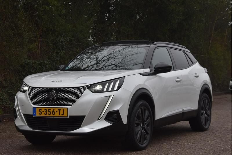 Wit Occasion 2024 Peugeot e-2008 GT-line SUV | € 19.950 (Super prijs) - Afbeelding 1/3