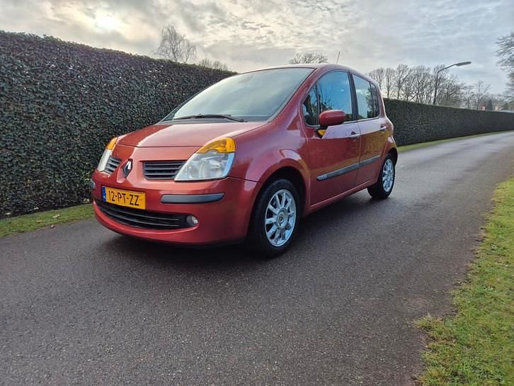 Rood Occasion 2004 Renault Modus Dynamique MPV | € 1.495 (Eerlijke prijs) - Afbeelding 1/4