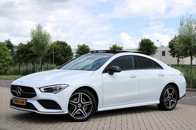 Wit Gebruikt 2020 Mercedes CLA250 AMG Sedan | € 36.450 (Duur) - Afbeelding 1/4
