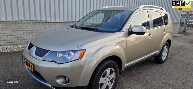 Beige Gebruikt 2009 Mitsubishi Outlander Edition SUV | € 3.950 (Super prijs) - Afbeelding 1/4