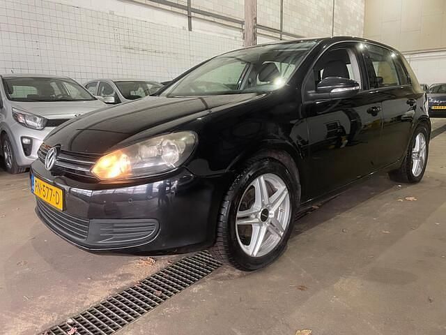 Zwart Gebruikt 2009 VW Golf VI Highline Hatchback | € 3.949 (Eerlijke prijs) - Afbeelding 1/4