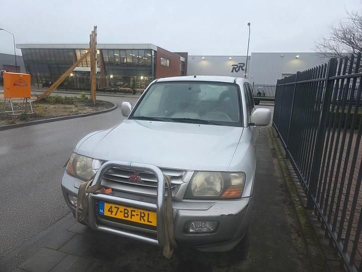 Grijs Gebruikt 2002 Mitsubishi Pajero SUV | € 1.750 (Eerlijke prijs) - Afbeelding 1/4