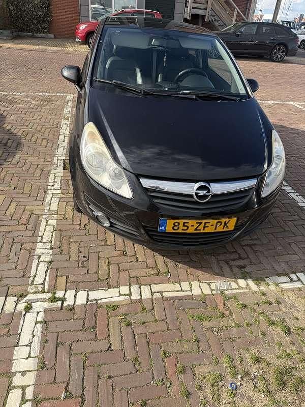 Gebruikt 2008 Opel Corsa Cosmo Sedan | € 1.999 (Eerlijke prijs) - Afbeelding 1/4