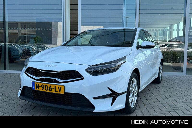 Wit Gebruikt 2021 Kia Ceed Turbo Hatchback | € 15.495 (Iets duurder) - Afbeelding 1/4
