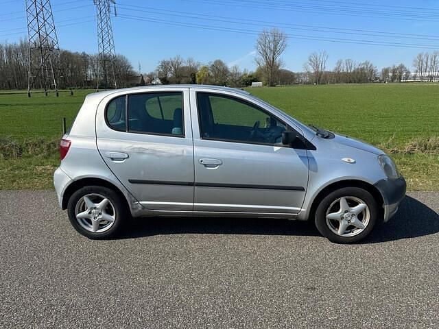Occasion Toyota Yaris Luna 86 PK (63 kW) 2000 Grijs Hatchback