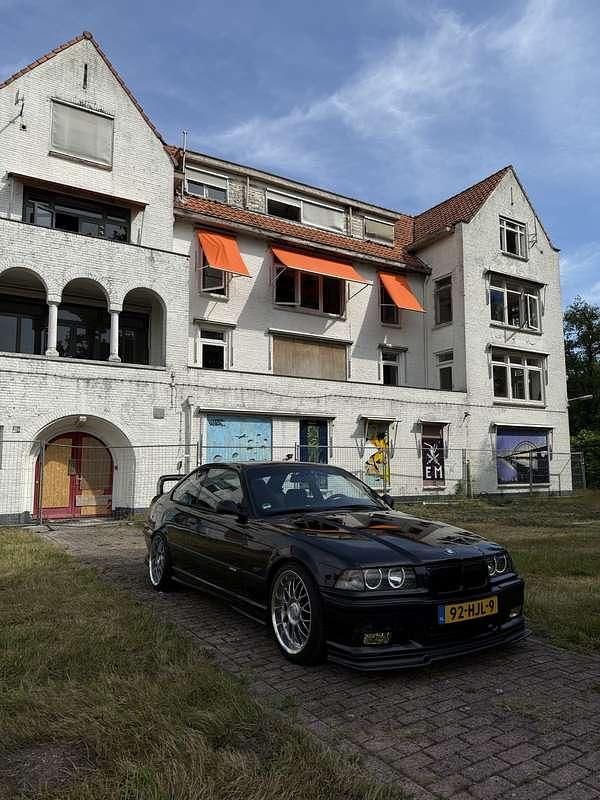 Zwart Gebruikt 1996 BMW 323 Coupé | € 9.000 - Afbeelding 1/4