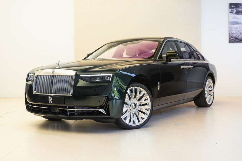 Groen, metallic lak Gebruikt 2025 Rolls Royce Ghost Sedan | € 575.315 - Afbeelding 1/4