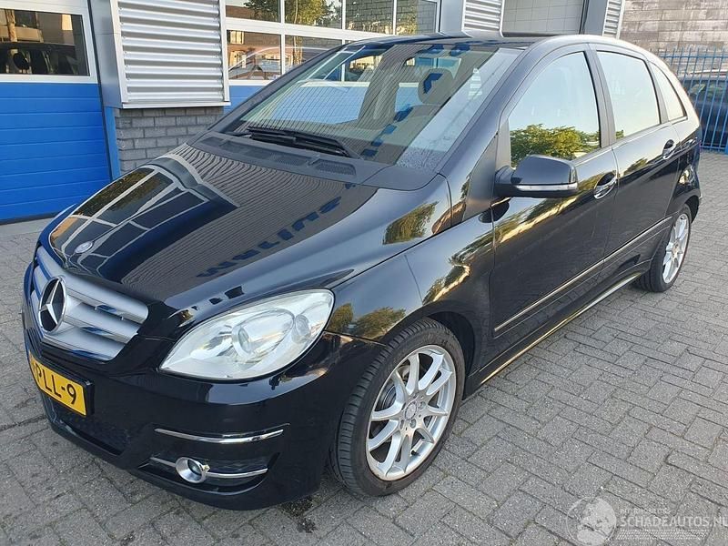 Zwart Gebruikt 2009 Mercedes B180 MPV | € 2.975 (Super prijs) - Afbeelding 1/4