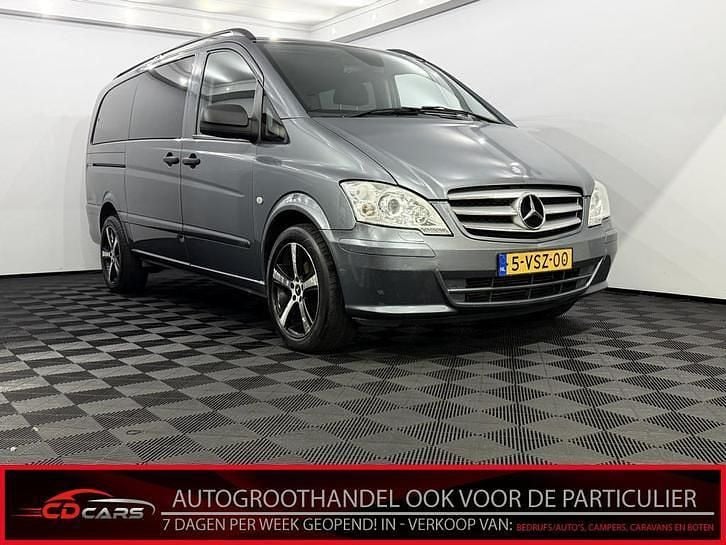 Blauw (metallic) Gebruikt 2012 Mercedes 320 Sedan | € 4.950 (Eerlijke prijs) - Afbeelding 1/4