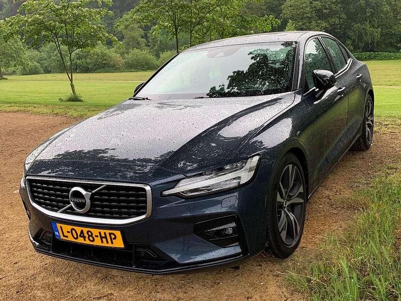 Blauw Gebruikt 2019 Volvo S60 R-Design Sedan | € 23.500 (Eerlijke prijs) - Afbeelding 1/4