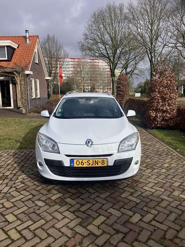 Occasion Renault Mégane GrandTour Expression 110 PK (80 kW) 2011 Wit Stationwagen