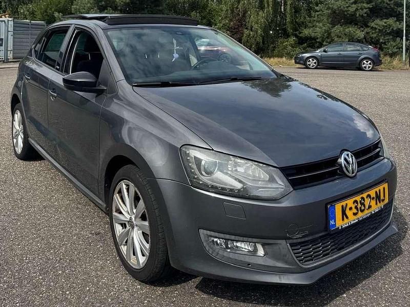 Grijs Gebruikt 2011 VW Polo Highline Hatchback | € 7.300 (Goede deal) - Afbeelding 1/4