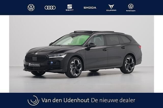 Zwart Nieuw 2025 Skoda Superb Business Line Stationwagen | € 52.440 (Goede deal) - Afbeelding 1/4