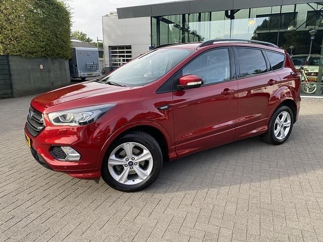 Rood Gebruikt 2019 Ford Kuga ST-Line SUV | € 19.500 (Eerlijke prijs) - Afbeelding 1/4