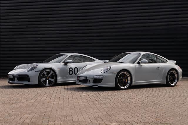 Grijs Gebruikt 2023 Porsche 911 Sport Classic Sport Stationwagen | € 399.995 - Afbeelding 1/4