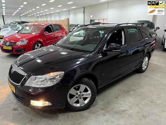 Zwart Gebruikt 2011 Skoda Octavia Business Line Stationwagen | € 4.499 (Goede deal) - Afbeelding 1/4