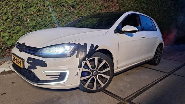 Wit Gebruikt 2015 VW Golf VII GTE Hatchback | € 6.900 (Eerlijke prijs) - Afbeelding 1/4