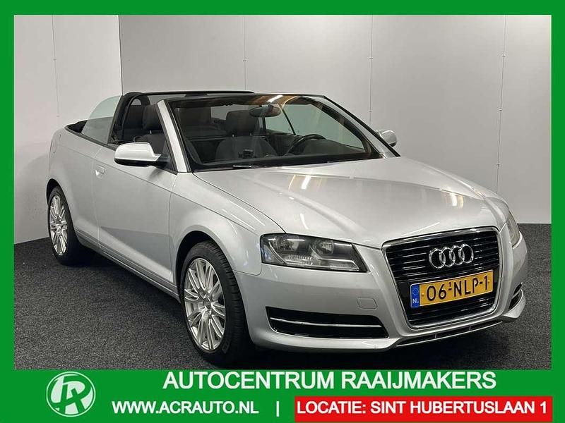 Grijs, metallic lak Gebruikt 2010 Audi A3 Cabriolet Attraction Cabriolet | € 8.335 (Goede deal) - Afbeelding 1/4