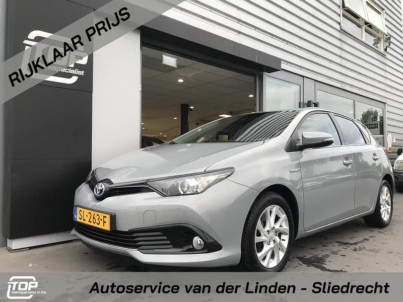 Grijs Occasion 2018 Toyota Auris Hybrid Hatchback | € 16.450 (Eerlijke prijs) - Afbeelding 1/4