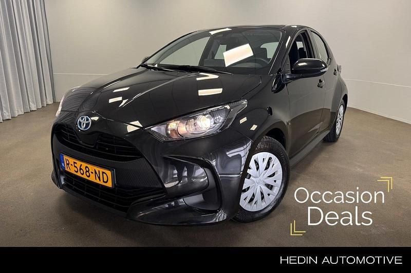Zwart Occasion 2022 Toyota Yaris Hybrid Active Hatchback | € 18.745 (Goede deal) - Afbeelding 1/3