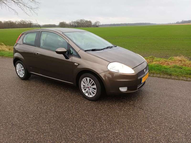 Bruin Gebruikt 2009 Fiat Punto Lusso Hatchback | € 2.400 (Goede deal) - Afbeelding 1/4