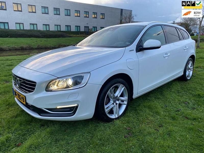 Wit Gebruikt 2015 Volvo V60 Stationwagen | € 8.000 (Super prijs) - Afbeelding 1/4