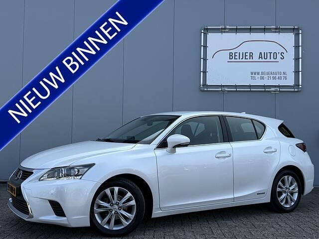 Wit Occasion 2017 Lexus CT200h Hatchback | € 16.195 (Eerlijke prijs) - Afbeelding 1/4