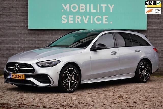 Grijs Gebruikt 2022 Mercedes C300 AMG line Stationwagen | € 36.964 (Iets duurder) - Afbeelding 1/4