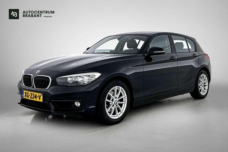 Zwart Occasion 2019 BMW 118 Executive Hatchback | € 14.995 (Super prijs) - Afbeelding 1/3