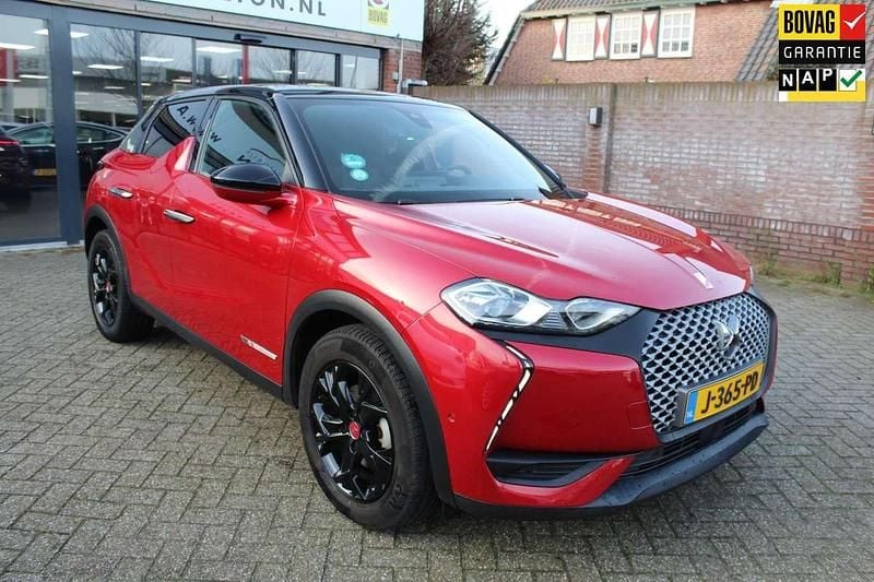 Rood (metallic) Gebruikt 2020 DS Automobiles DS3 Crossback E-Tense SUV | € 14.950 (Goede deal) - Afbeelding 1/4