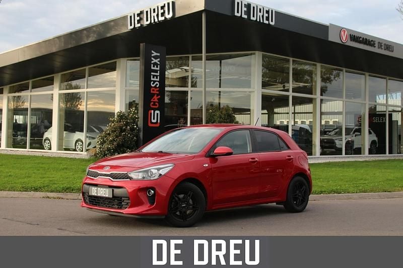 Rood Occasion 2018 Kia Rio Hatchback | € 11.995 (Eerlijke prijs) - Afbeelding 1/4