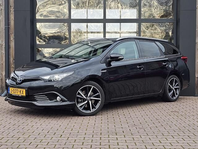 Zwart (metallic) Gebruikt 2018 Toyota Auris Touring Sports Stationwagen | € 16.950 (Goede deal) - Afbeelding 1/3