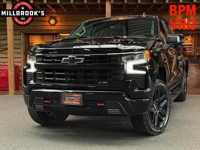Zwart Nieuw 2024 Chevrolet Silverado Van | € 64.950 - Afbeelding 1/4