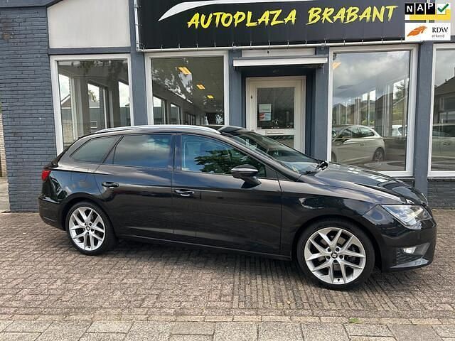 Zwart Gebruikt 2015 Seat Leon ST FR Stationwagen | € 13.499 (Goede deal) - Afbeelding 1/4