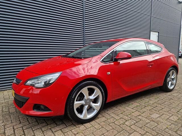 Rood Gebruikt 2012 Opel Astra GTC Sport Hatchback | € 6.750 (Eerlijke prijs) - Afbeelding 1/4