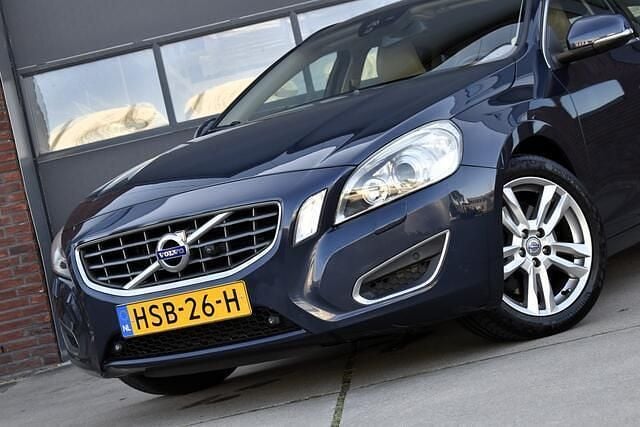 Blauw Gebruikt 2011 Volvo V60 Summum Stationwagen | € 10.950 (Eerlijke prijs) - Afbeelding 1/4