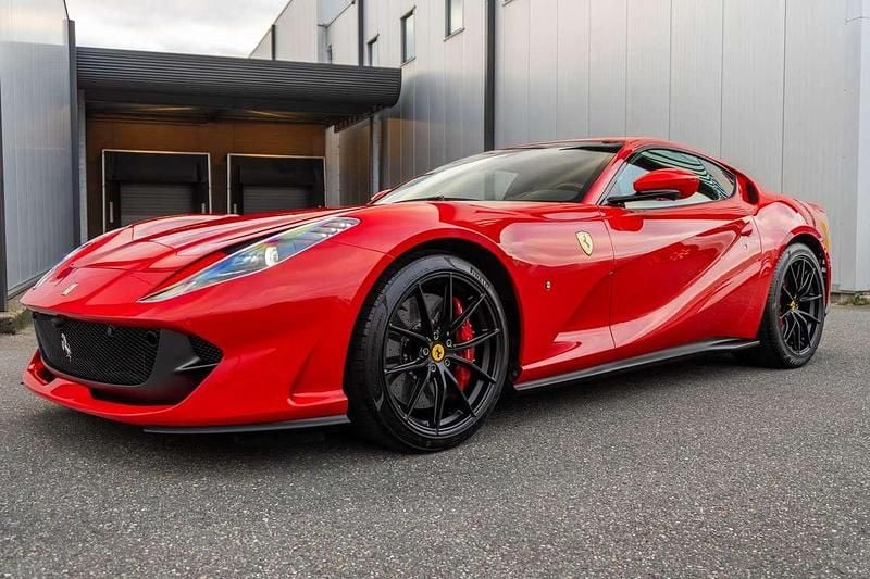Rood Gebruikt 2020 Ferrari 812 Coupé | € 362.950 - Afbeelding 1/4