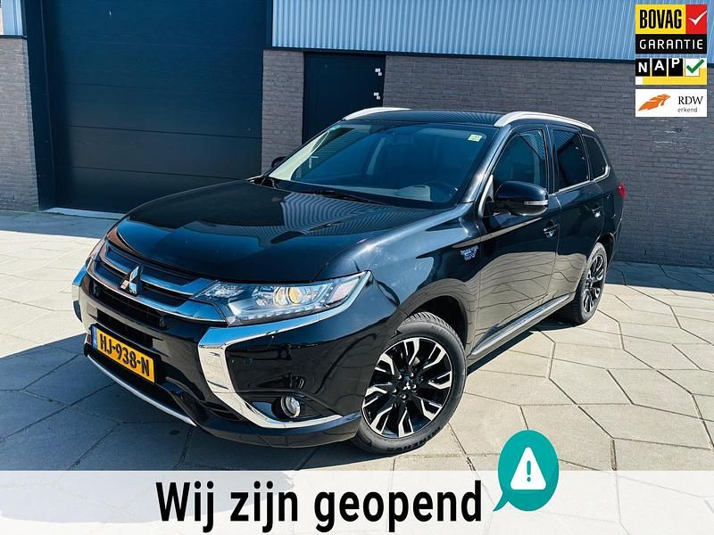 Zwart Gebruikt 2015 Mitsubishi Outlander Edition SUV | € 16.995 (Iets duurder) - Afbeelding 1/4