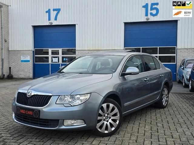 Grijs Occasion 2009 Skoda Superb Elegance Hatchback | € 2.750 (Eerlijke prijs) - Afbeelding 1/4