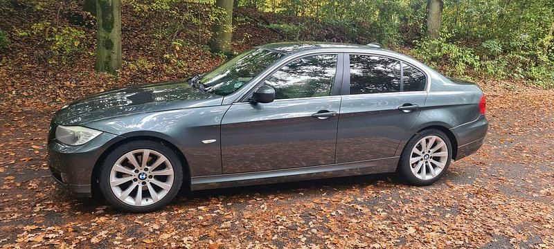 Groen Gebruikt 2009 BMW 320 Sedan | € 6.500 (Eerlijke prijs) - Afbeelding 1/4
