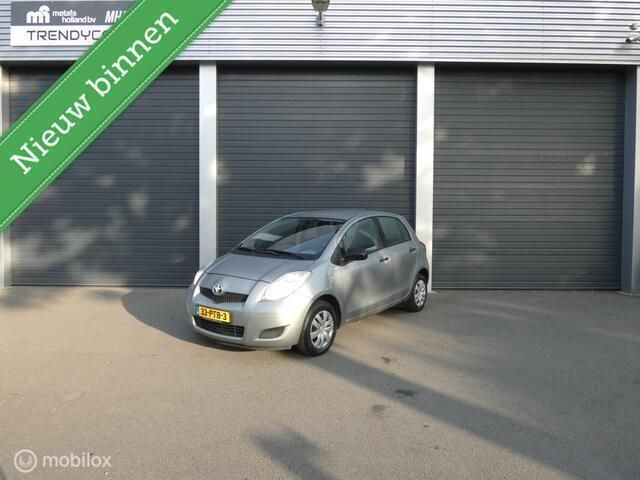 Grijs Gebruikt 2011 Toyota Yaris Cool Hatchback | € 7.495 (Duur) - Afbeelding 1/4