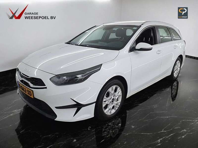 Wit, metallic lak Gebruikt 2022 Kia Ceed Sportswagon Stationwagen | € 21.950 (Iets duurder) - Afbeelding 1/4