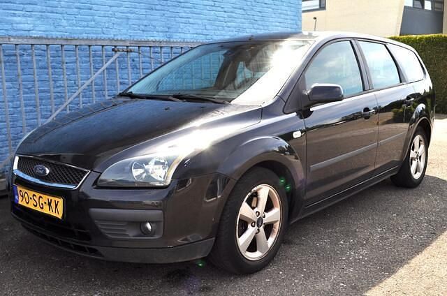 Zwart, metallic lak Gebruikt 2006 Ford Focus Futura Stationwagen | € 950 (Eerlijke prijs) - Afbeelding 1/4