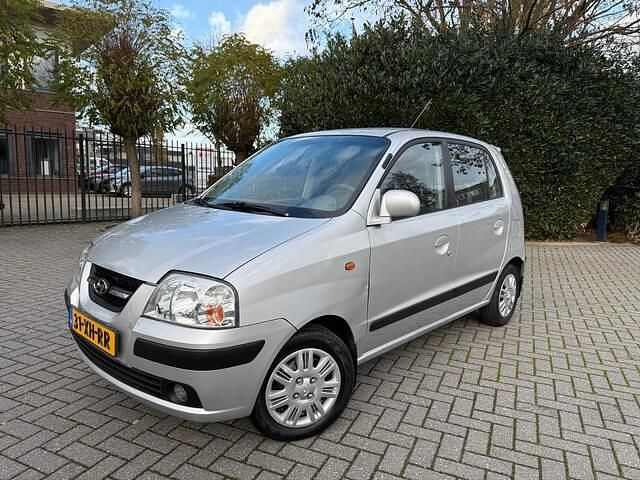 Grijs (metallic) Gebruikt 2007 Hyundai Atos Dynamiq Hatchback | € 1.750 - Afbeelding 1/4