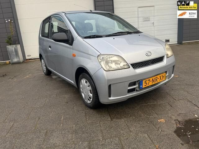 Grijs Gebruikt 2004 Daihatsu Cuore Hatchback | € 2.350 (Eerlijke prijs) - Afbeelding 1/4