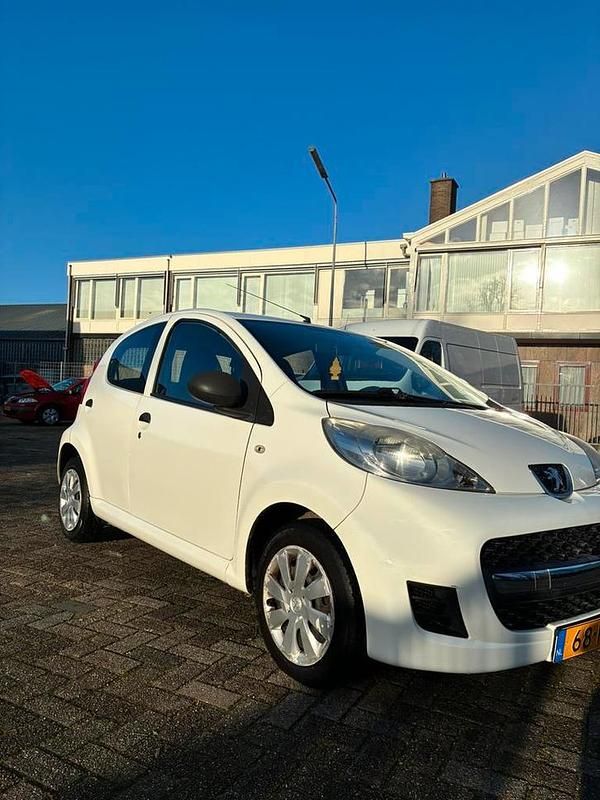 Gebruikt 2011 Peugeot 107 Hatchback | € 2.625 (Eerlijke prijs) - Afbeelding 1/4