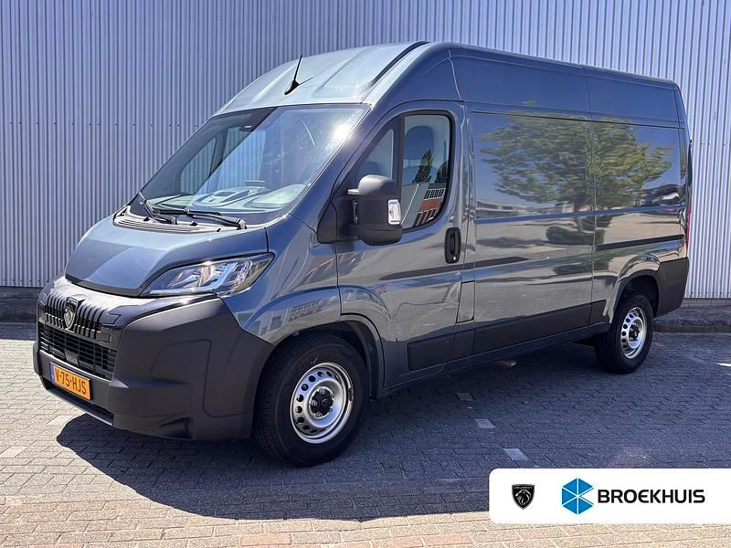 Grijs Gebruikt 2024 Peugeot Boxer S Van | € 31.722 - Afbeelding 1/4