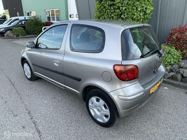 Occasion Toyota Yaris Sol 87 PK (63 kW) 2003 Grijs Hatchback
